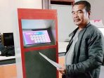 Pelanyanan Desa Cijengkol Dilakukan Dengan Mesin Mirip ATM