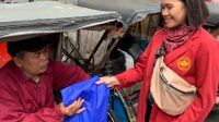 Ringankan Beban Masyarakat Terdampak Covid-19, STH Pasundan Sukabumi Bagikan Ratusan Paket Sembako dan Masker