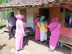 Polsek Jampangtengah Bagikan Paket Sembako