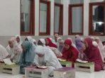 Bulan Ramadan, Lebih Sering Membaca Alquran atau WhatsApp?