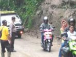 Jalan Cibinong-Sindangbarang Bisa Dilalui, Longsoran Sudah Dibersihkan