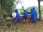 Perlakuan Petugas Covid-19, Membuat Keluarga Warga Gekbrong Yang Meninggal Kecewa