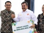 Serahkan Bantuan Hibah Kepemudaan dan Olahraga, Kang Emil: Jadilah Mesin Jabar Juara Lahir Batin
