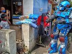 Robot Covid-19, Bubarkan Kerumunan Warga di Kota Bandung