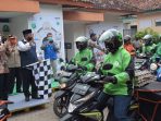 Uu Ruzhanul Ulum Melepas Distribusi  Bansos Provinsi Jabar