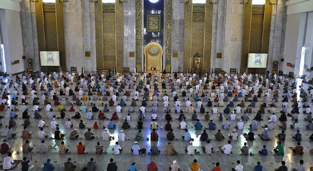 Tegas, MUI Larang Salat Jumat Dua Gelombang, Alasanya Cukup Mencengangkan
