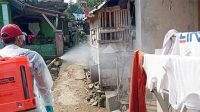 Desa Sukamaju Gencarkan Penyemprotan disinfektan