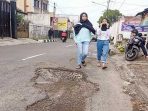 Jalan Berlubang Mengancam Pengendara