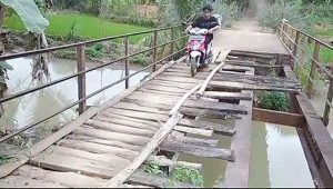 Warga Waluran Dambakan Jembatan Permanen