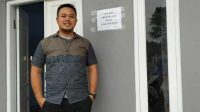 Eko Sumawinata, Guru Honorer Asal Sukabumi Sediakan Wifi Gratis Bagi Siswa