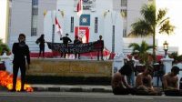 Gedung Balai Kota Cirebon, Diduduki Massa Berbaju Hitam-hitam