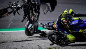 MotoGP Austria Menakutkan, Rossi dan Maverick Nyaris Terhantam Dua Motor Melesat Bagai Peluru