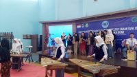 Siswi ABK Binaan Linda Unjuk Kebolehan di Depan Pelajar SMA Jepang