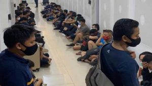Polisi Gerebek Pesta Gay di Apartemen, Banyak Pria Tanpa Busana