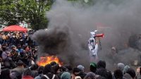 Demo Tolak UU Cipta Kerja, Gedung DPRD Jabar Mencekam, Mahasiswa Duduki Flyover Pasupati