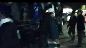 Tegang! Gunakan Ambulan Desa, Ratusan Warga Jemput Paksa Jenazah Pasien Covid-19
