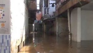 Minggu Hujan, Senin Pagi Jakarta Banjir