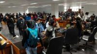 Tolak UU Cipta Kerja, Mahasiswa Kuasai Ruang Paripurna DPRD Kota Bogor