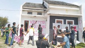 Kantor Perum Pesona Mayanti Disegel Warga
