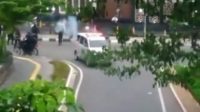 Ambulans Ditembaki Polisi di Patung Kuda, Isinya Batu untuk Pendemo