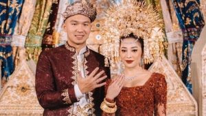 Nikita Willy Dinikahi Indra Priawan dengan Mas Kawin Emas 75 Gram
