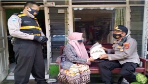 Polsek Citamiang Distribusikan 700 Kg Beras