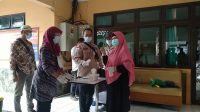 Adjo Sarjono dan Keluarga Mencoblos di RSUD Sekarwangi