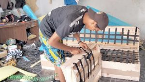 Pengrajin Kursi Mulai Bergeliat