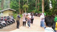 Viral, Wisatawan Berkerumun di Tempat Masuk Wisata Jembatan Gantung, Camatnya Bilang Begini
