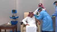 Raja Salman Disuntik Vaksin Covid-19 Produksi Pfizer-BioNTech