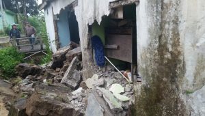 Longsor di Warudoyong Sukabumi, Seorang Penghuni Terkurung di Kamar Mandi