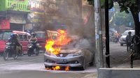 Mobil Suzuki Baleno Terbakar di Jalan RA Kosasih Kota Sukabumi, Begini Kondisinya