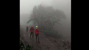 Kabut Tebal Selimuti Lokasi Banjir Bandang Gunung Mas, Evakuasi Dihentikan