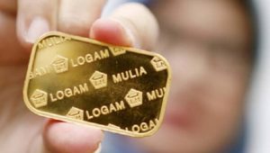 Emas Dunia Bersinar, Harga Emas Antam Kembali Naik Rp10 Ribu per Gram
