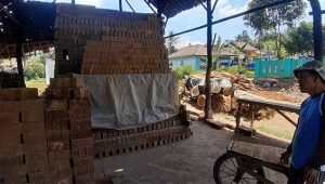 Melihat Pengrajin Bata Merah Cicantayan  Disebut Miliki Tahan Terbaik, Kini Mulai tak Dilirik