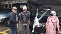 Pemimpin Cabang BRI Sukabumi Serahkan Mobil Panen Hadiah Simpedes Semester I/2020