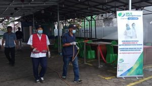 Demi Putus Penyebaran COVID19, PMI Kota Sukabumi Semprot Kantor BPJAMSOSTEK