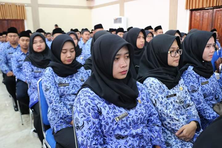 SERIUS : Sejumlah Pegawai Negeri Sipil (PNS) Kabupaten Sukabumi saat mengikuti kegiatan.