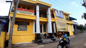 Guru Posting Jalan Rusak, Aparat Desa Malah Meradang, Ini Penyebabnya