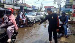 Drainse Rusak, Jalan Cigunung Langganan Banjir, Begini Curhatan Warga