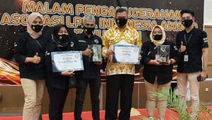 Bupati Marwan Dinobatkan Bupati Peduli Radio
