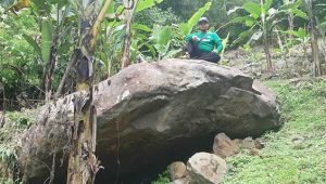 Meja Altar Prabu Siliwangi Ditemukan di Gunung Manglayang Sukabumi