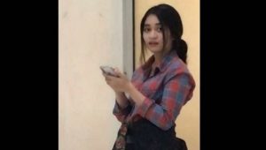 Guru Les Matematika Berparas Cantik Viral di TikTok