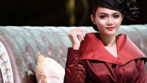 Rina Nose Positif Covid-19 Diawali dengan Tersedak Nasi