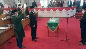 Sah, Dede Furqon Gantikan Alm Bah Tatan