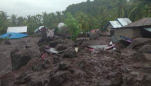 Banjir Bandang Terjang NTT, Badai Siklon Seroja Hancurkan Banyak Rumah Warga
