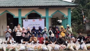 Bantu Sesama, Abdul Muiz Tebar Puluhan Paket Ramadan di Cicurug