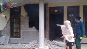Gempa Malang Magnitudo 6.7 Akibatkan Banyak Bangunan Rusak Parah