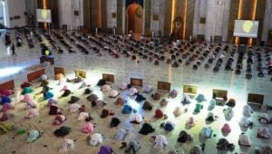 Tolak Salat Jumat Dua Gelombang, MUI : Salatnya Tidak Sah