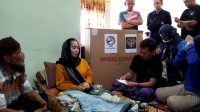 Kursi Roda untuk Guru Susan dari FPHI